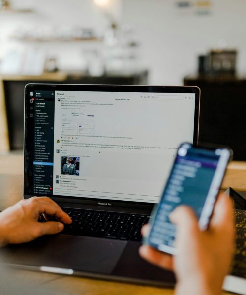 austin-distel-gUIJ0YszPig-unsplash Smartdesc - Mobile Phones