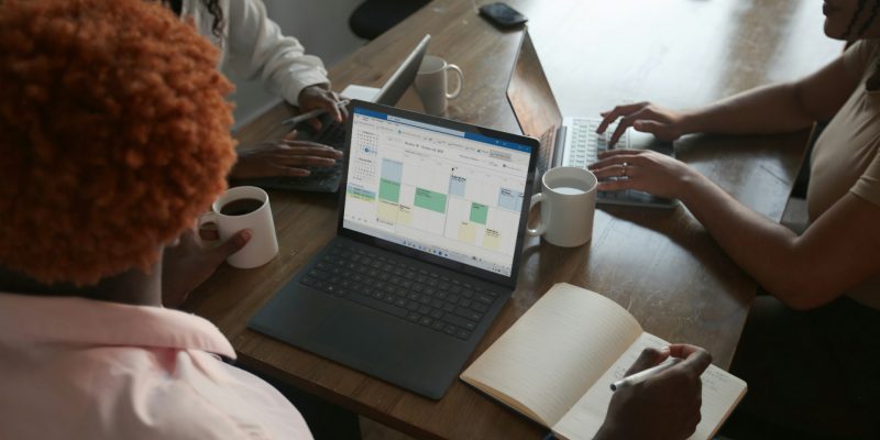 windows-FUGfBZDQOwI-unsplash Smartdesc - The non-profit modern workspace